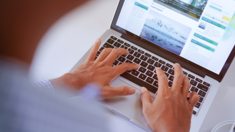 How to Blend Personal Insights with Technical Expertise in Writing for Impactful Communication